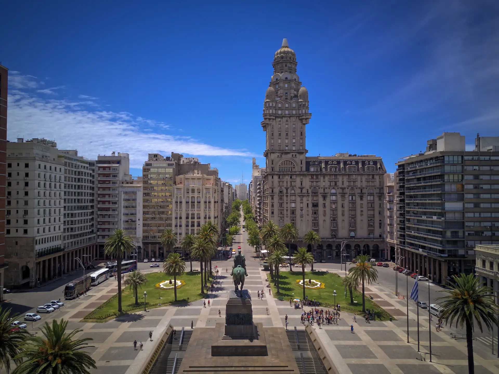 Aerial view of Montevidéu, Uruguai. Independence Square. Salvo Palace. Aerial view of Montevideo, Uruguay. Independence Square. Salvo Palace.